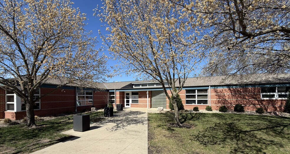 Primary Photo Of 401 N East St, Paola Office For Lease