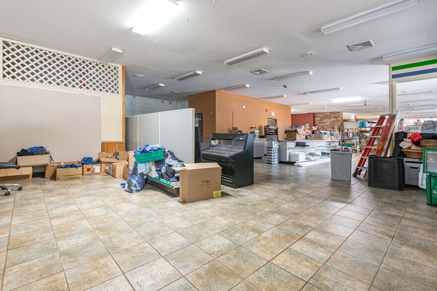 More Photos Of 802 Broadway, Wisconsin Dells Storefront Retail Office For Sale