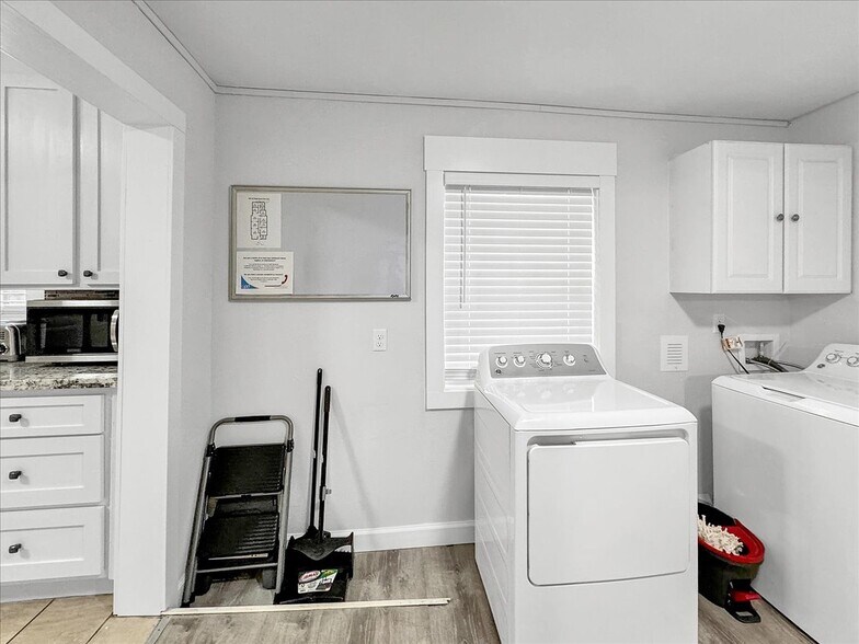 More Photos Of 1007 W Wright St, Pensacola Specialty For Sale