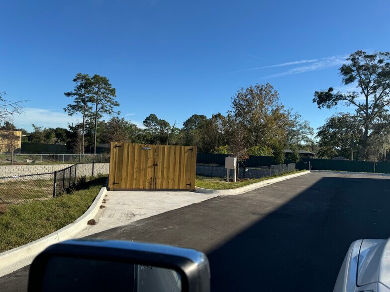 More Photos Of 155 Tresca Rd, Jacksonville Warehouse For Lease