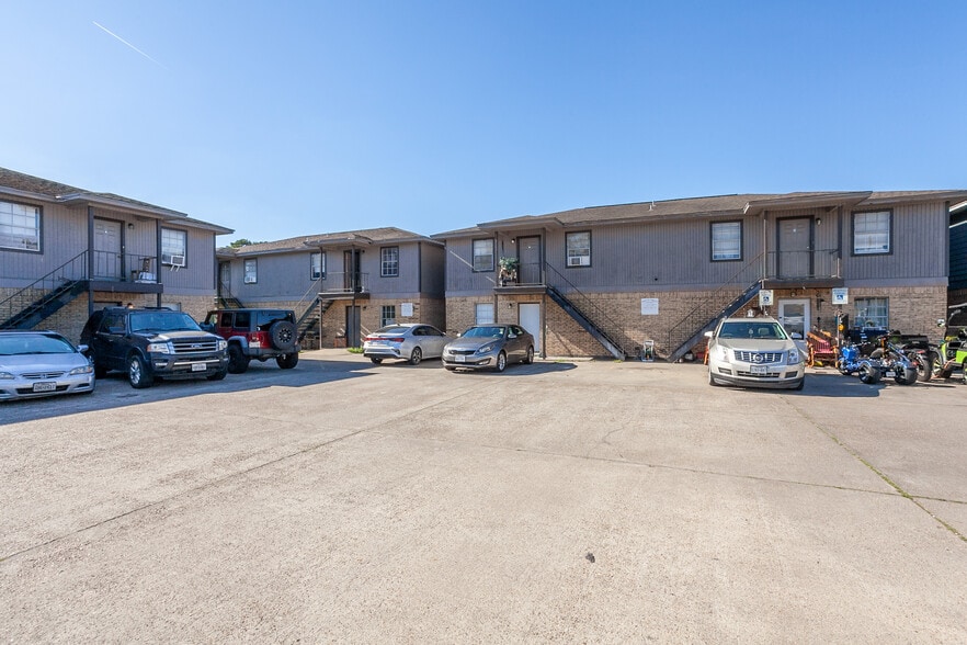 More Photos Of 750 S 3rd St, Silsbee Apartments For Sale