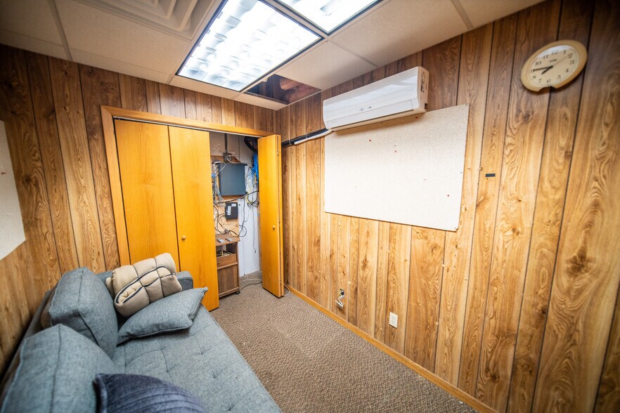 More Photos Of 1006 8th Ave SW, Austin Flex For Lease