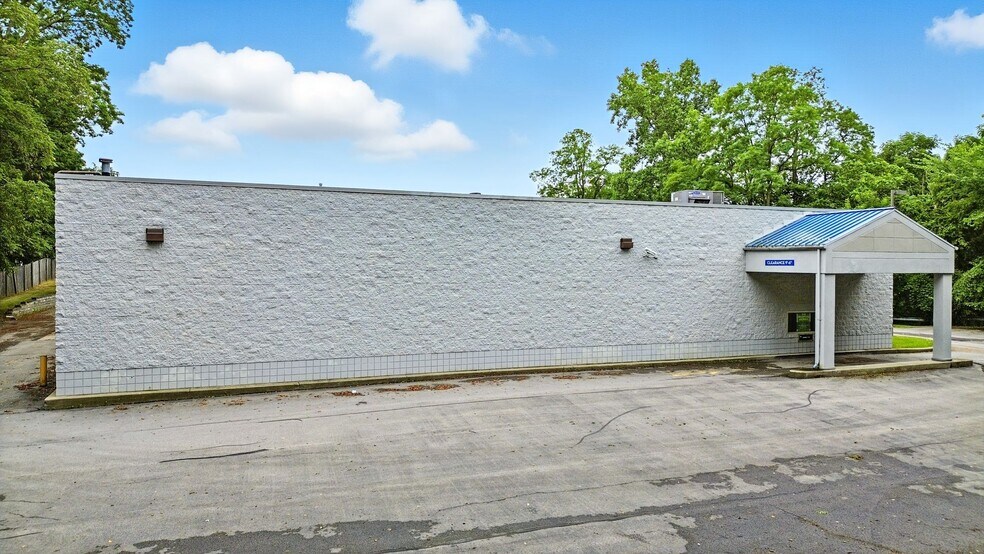 More Photos Of 13090 Broadway St, Alden Drugstore For Sale