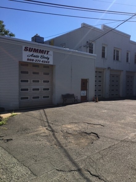 More Photos Of 20 Franklin Pl, Summit Auto Repair For Sale