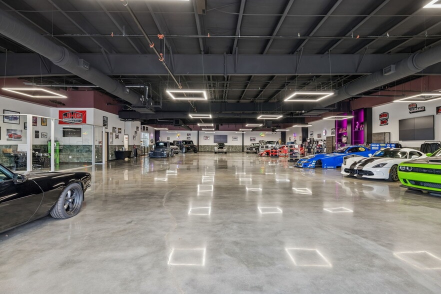 More Photos Of 702 Woodland St, Columbia Showroom For Sale
