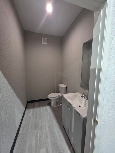 More Photos Of 7753 Rutillio Ct, New Port Richey Warehouse For Lease