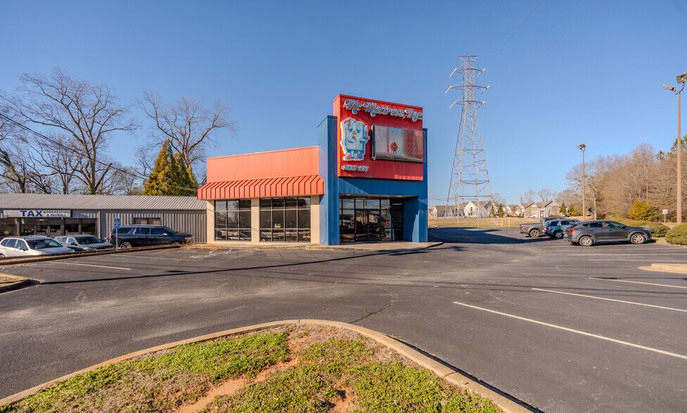 More Photos Of 1088 S Pendleton St, Easley Freestanding For Lease