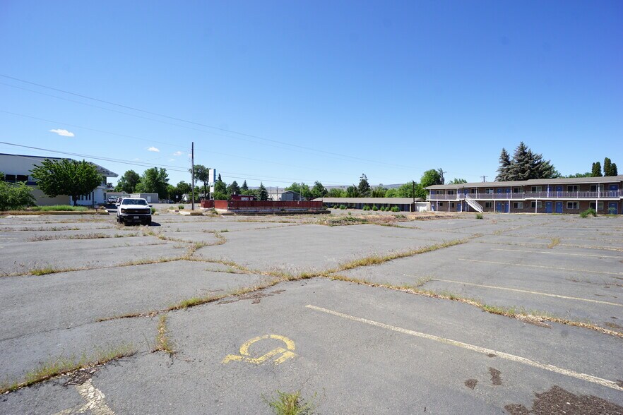More Photos Of 403 W University Way, Ellensburg Hotel For Sale