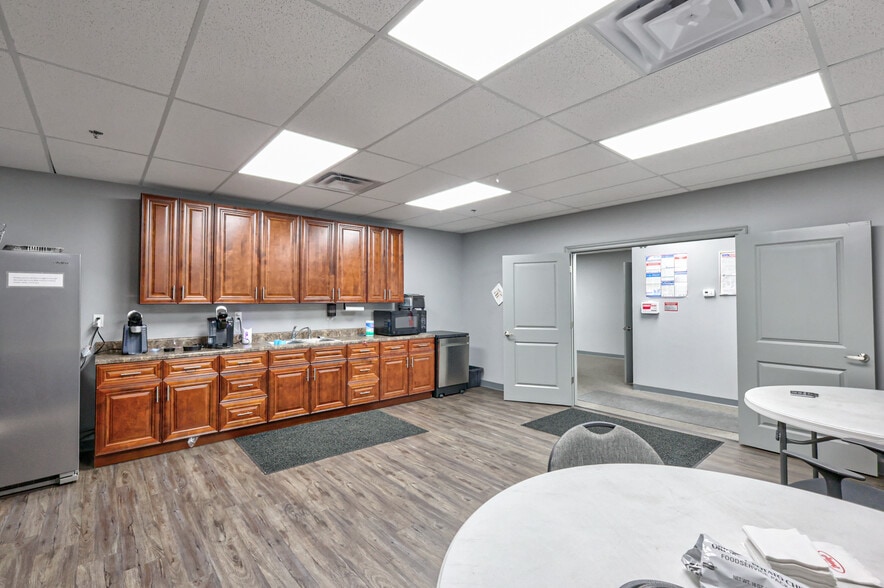 More Photos Of 831 Park Ave, Murfreesboro Manufacturing For Lease