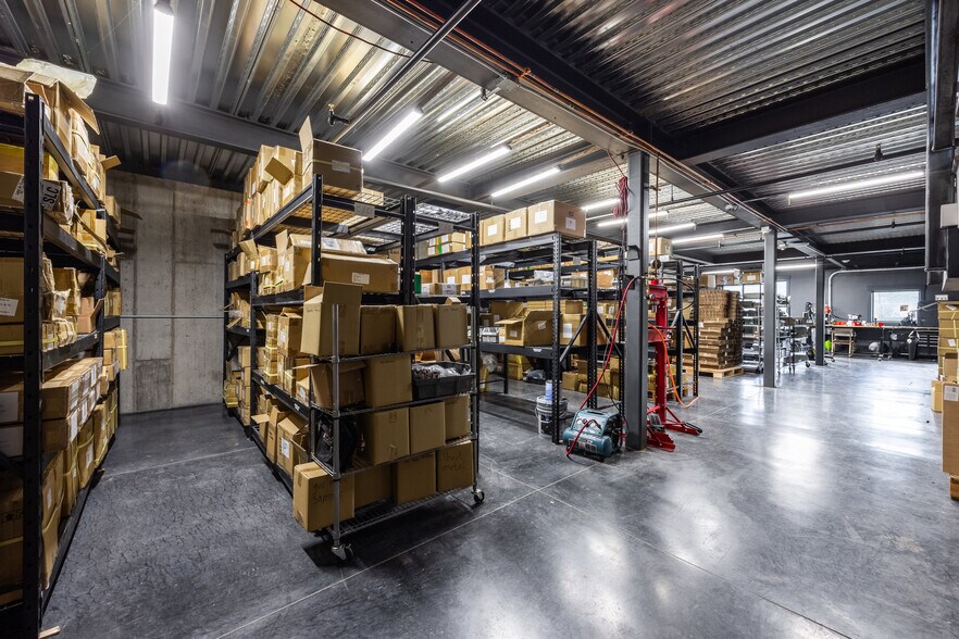 More Photos Of 4554 Forestdale Dr, Park City Light Manufacturing For Sale