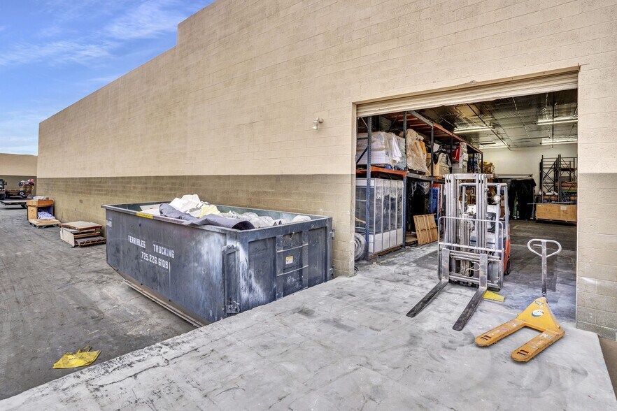 More Photos Of 2960 S Highland Dr, Las Vegas Warehouse For Lease