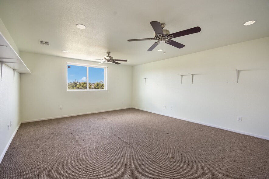 More Photos Of 15014 Iowa St, Austin Office Residential For Sale