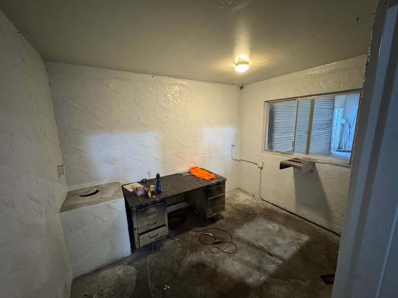 More Photos Of 1675 E Mauretania St, Wilmington Warehouse For Lease