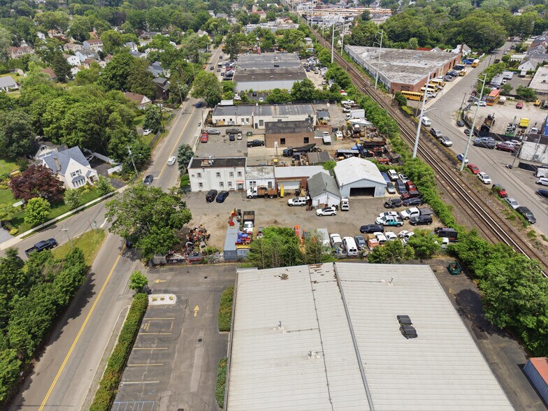 More Photos Of 152 Railroad St, Huntington Warehouse For Sale