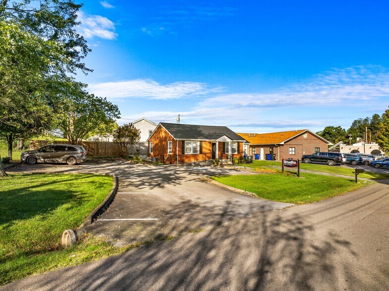 More Photos Of 316 Beech St, Morristown Office For Sale