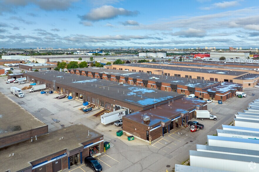 More Photos Of 7720 Kimbel St, Mississauga Warehouse For Lease
