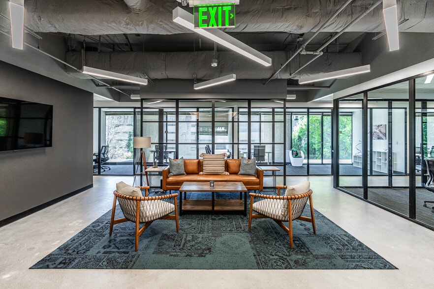 More Photos Of 3333 Peachtree Rd Ne, Atlanta Office For Sale