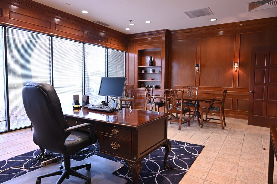 More Photos Of 600 E Sherwood Dr, Union City Distribution For Lease