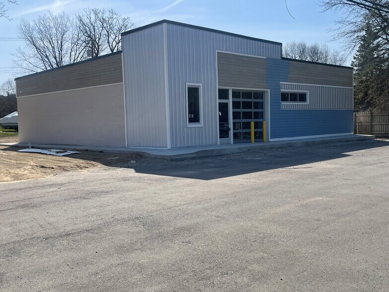 More Photos Of 8960 Sashabaw Rd, Village of Clarkston Freestanding For Sale