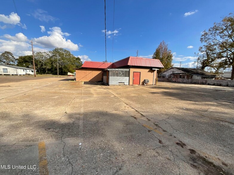 More Photos Of 515 S High School Ave, Columbia Restaurant For Sale