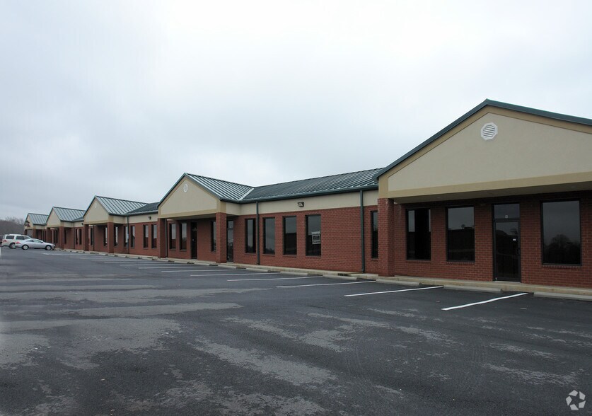 More Photos Of 3060 Keith Bridge Rd, Cumming Self Storage For Lease