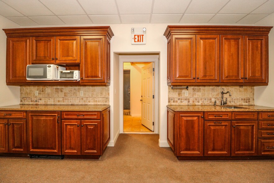 More Photos Of 240 US Highway 206, Flanders Restaurant For Lease