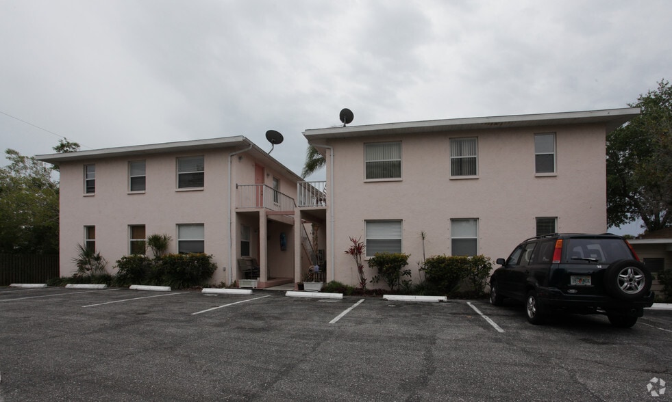 More Photos Of 1630 Redwood St, Sarasota Apartments For Sale