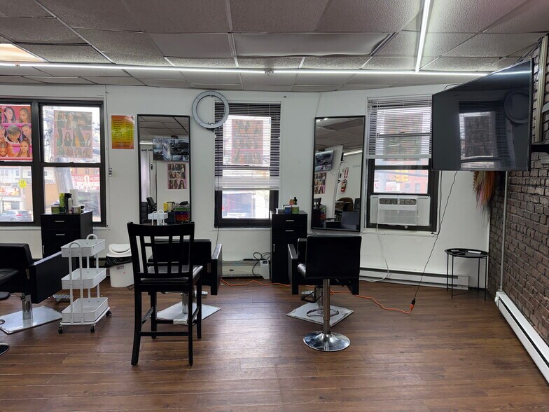 More Photos Of 2530 Boston Rd, Bronx Storefront Retail Office For Sale
