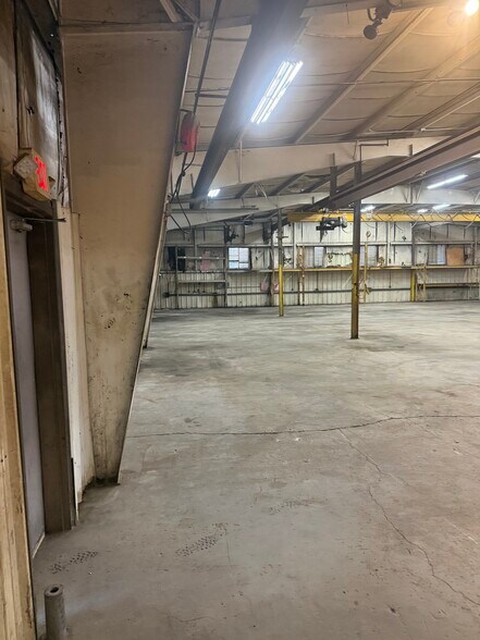 More Photos Of 1120 W 41st St, Tulsa Warehouse For Lease