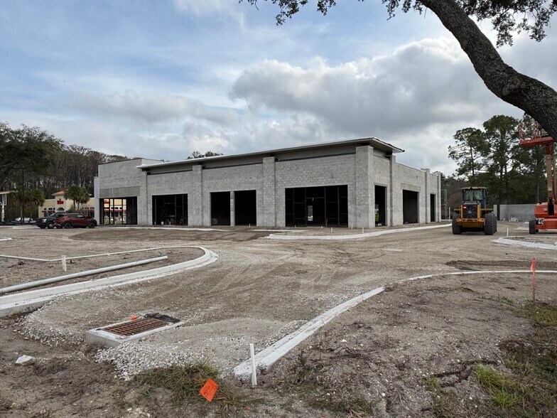 More Photos Of 8730 Baymeadows Rd, Jacksonville Storefront For Lease
