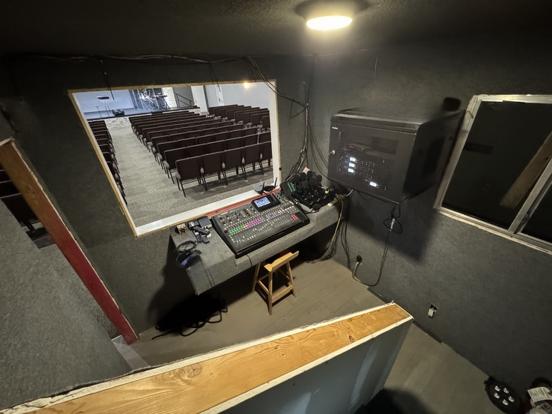 More Photos Of 618 Baca St, Houston Religious Facility For Sale