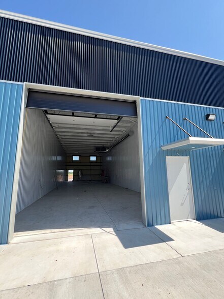 More Photos Of 12432 Road Runner Ln, Oklahoma City Warehouse For Sale