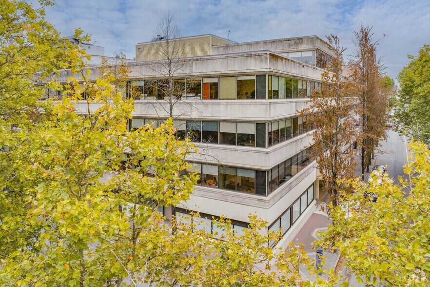 More Photos Of 625 Agnes St, New Westminster Office For Lease