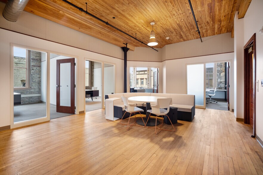 More Photos Of 211 N Franklin St, Port Washington Office For Lease