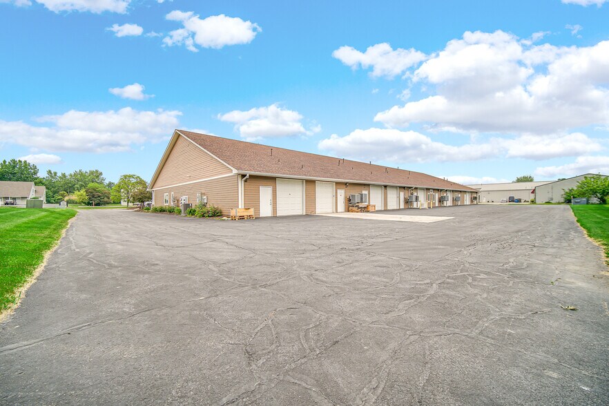 More Photos Of 2502 Beech St, Valparaiso Storefront For Sale