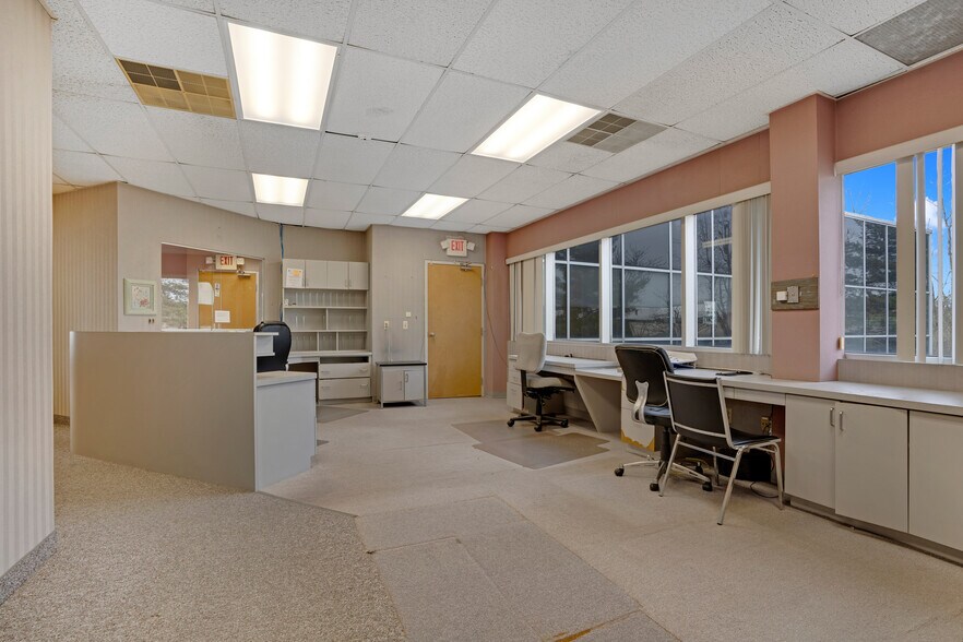 More Photos Of 1656 Oak Tree Rd, Edison Medical For Lease