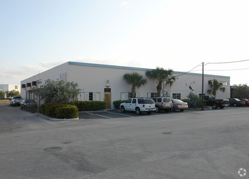 Primary Photo Of 2591-2595 NW 4th Ct, Fort Lauderdale Warehouse For Lease