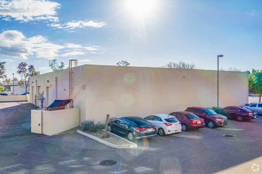 More Photos Of 206 W Julie Dr, Tempe Warehouse For Lease