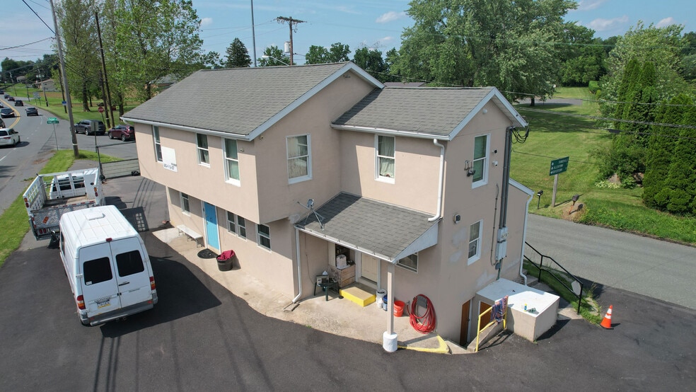 More Photos Of 5722 Kings Hwy, Zionsville Storefront Retail Residential For Sale