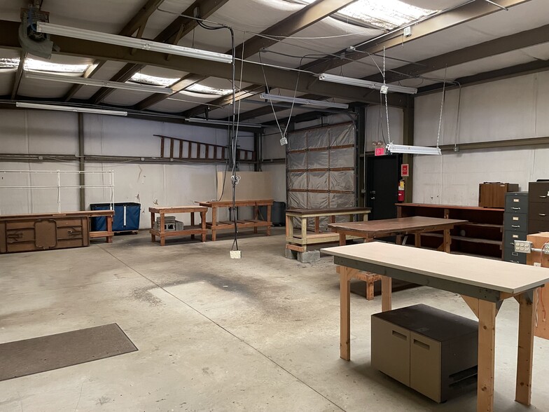 More Photos Of 1123 Forest Pky, Forest Park Flex For Lease