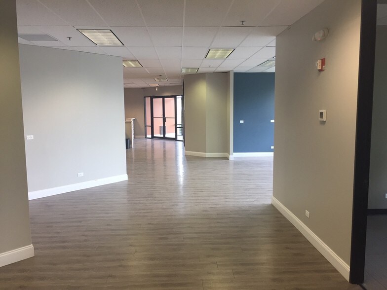 More Photos Of 3100 W Higgins Rd, Hoffman Estates Medical For Lease