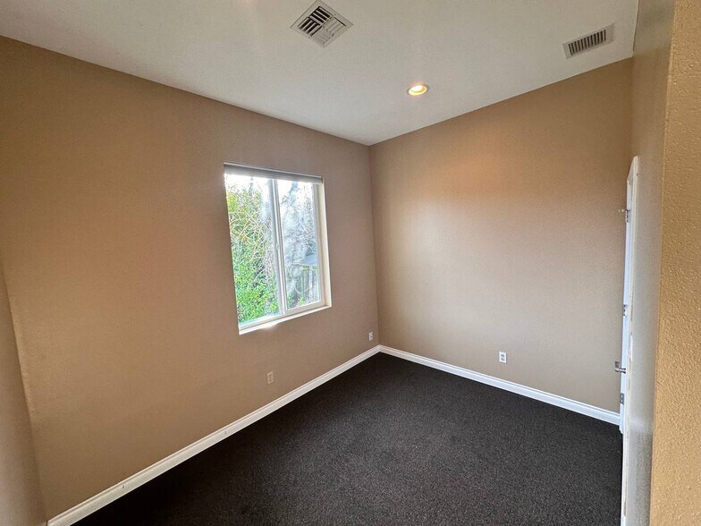 More Photos Of 10205 Lake City Way NE, Seattle Medical For Sale