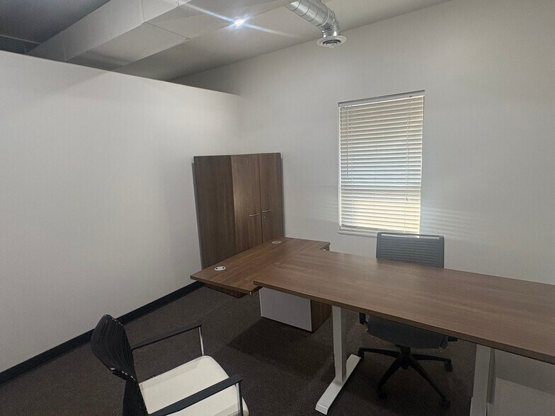 More Photos Of 79-99 E Fort Union Blvd, Midvale Medical For Lease