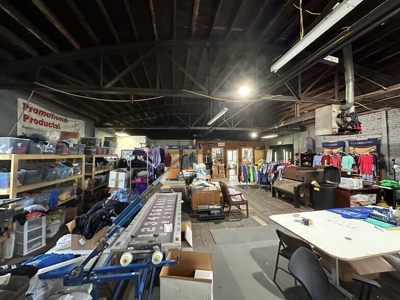 More Photos Of 922 W Main St, Rock Hill Warehouse For Lease