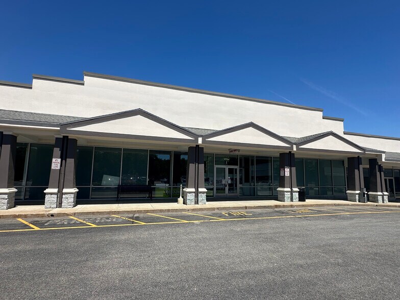 More Photos Of 270 Lafayette Rd, Seabrook Unknown For Lease