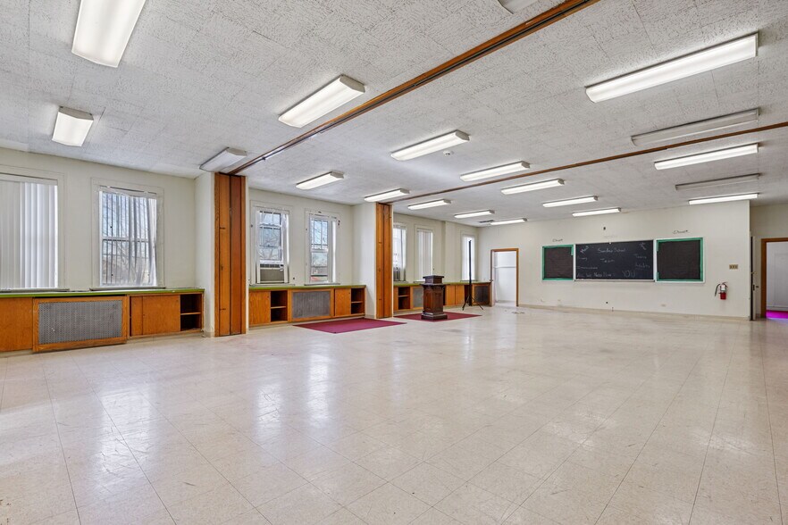 More Photos Of 318 E 74th St, Chicago Specialty For Sale