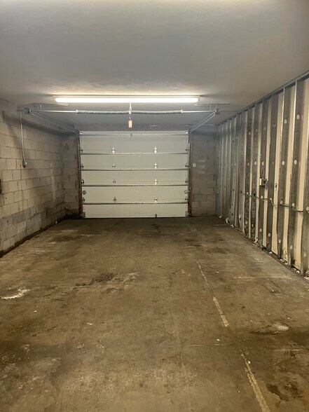 More Photos Of 101 Newbury Hollow Ln, Syracuse Warehouse For Lease