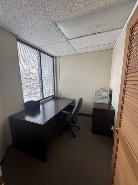 More Photos Of 27 Ridge Rd, Munster Office For Lease