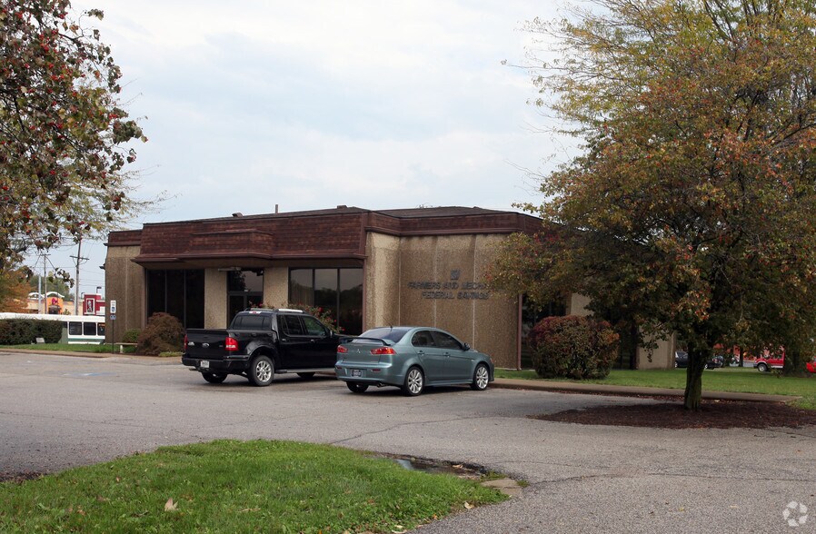 More Photos Of 3175 W 3rd St, Bloomington Unknown For Lease