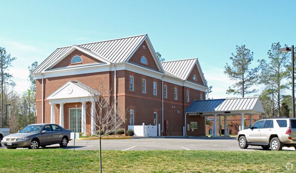 More Photos Of 13804 Hull Street Rd, Midlothian Bank For Lease